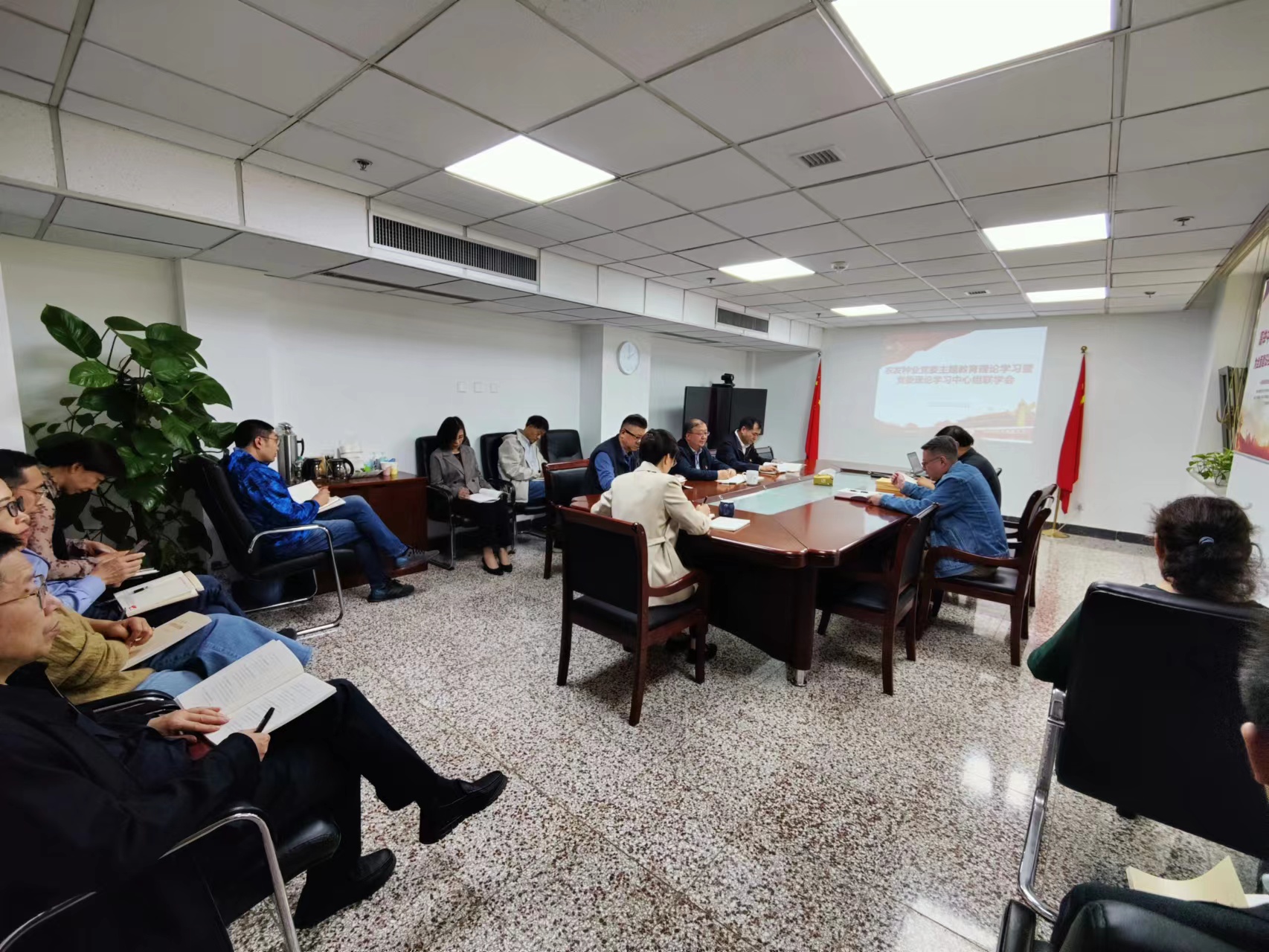 全景照片.jpg 全景照片.jpg